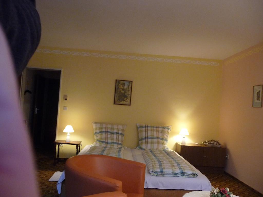 Hotel-Garni-Sonnenlay Бернкастель-Кюс Номер фото