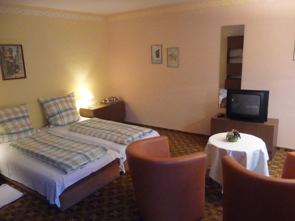 Hotel-Garni-Sonnenlay Бернкастель-Кюс Номер фото
