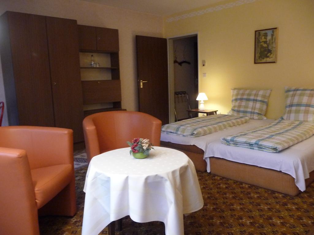 Hotel-Garni-Sonnenlay Бернкастель-Кюс Номер фото