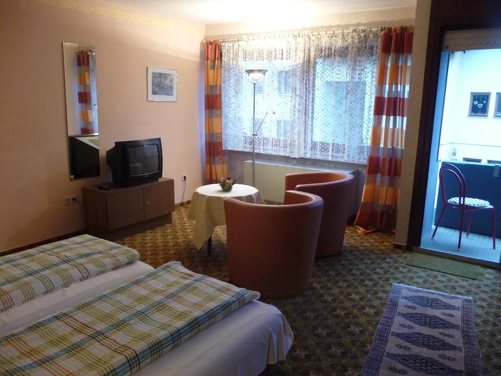 Hotel-Garni-Sonnenlay Бернкастель-Кюс Номер фото